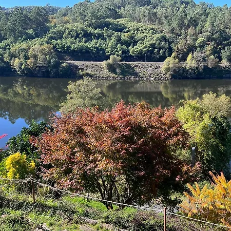 Casa Rio Mino Cortegada