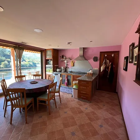Casa Rio Mino Cortegada