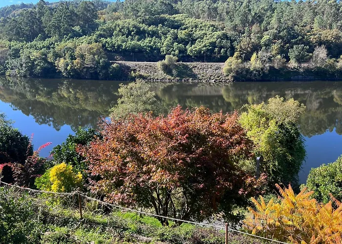 Casa Rio Mino Cortegada