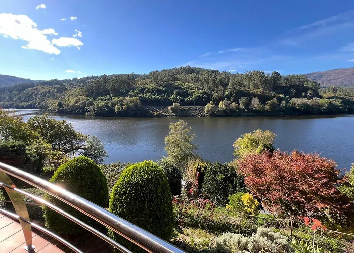 Casa Rio Mino Cortegada