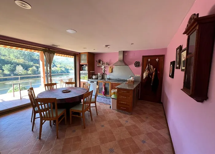 Casa Rio Mino Cortegada